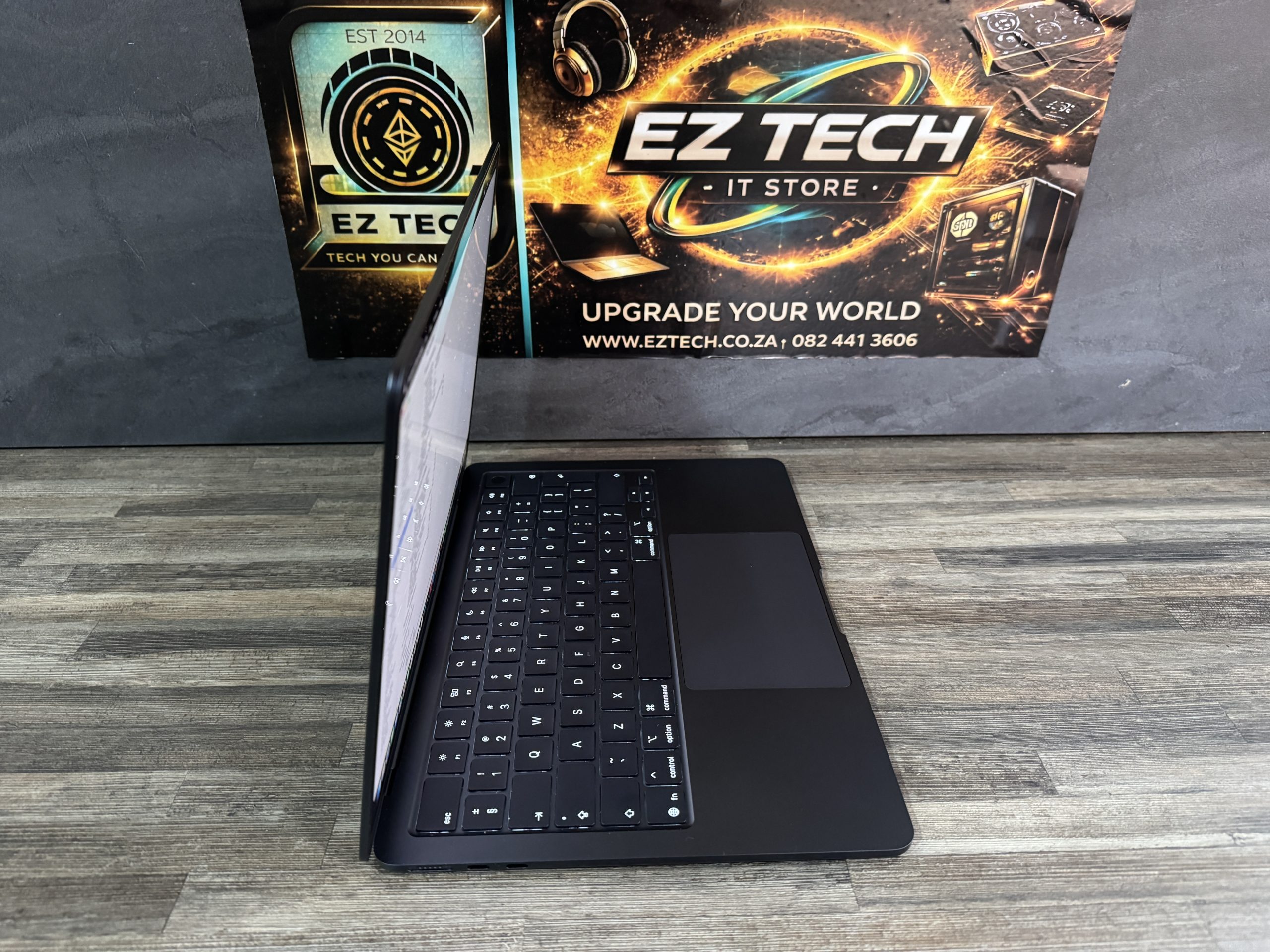 Apple MacBook Air M4 16GB RAM 256GB SSD Midnight + Black Magic Mouse | Like New WARRANTY till 2027 Apple MacBook Air M4 16GB RAM 256GB SSD Midnight + Black Magic Mouse | Like New WARRANTY till 2027 - Image 4
